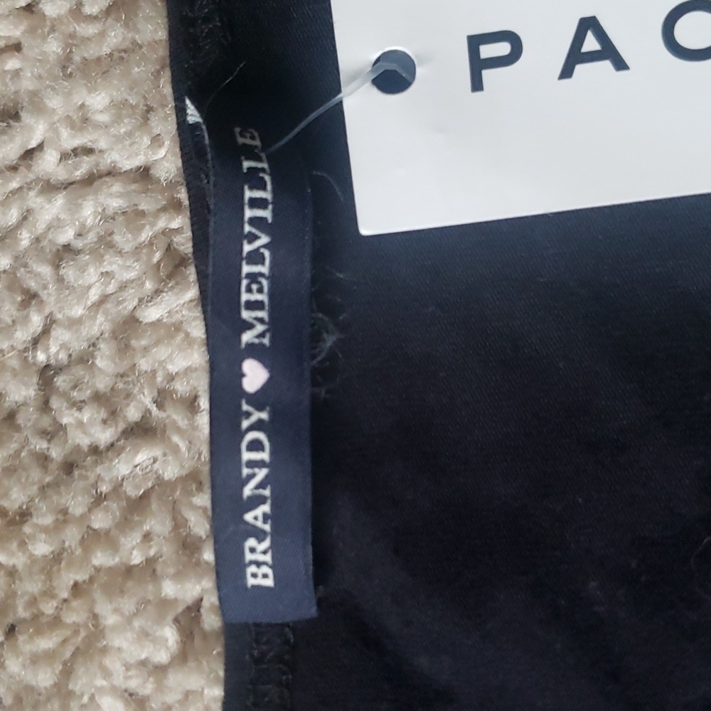 NWT Brandy Melville Black Rae Short Sleeve Wrap Crop Top - Picture 6 of 8